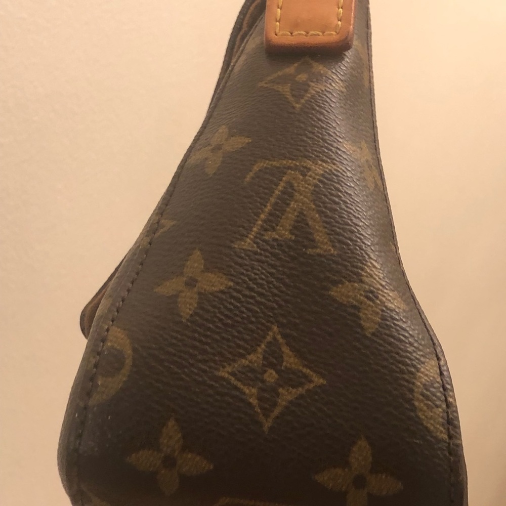 ๐SOLD๐ LOUIS VUITTON Mini Loop monogram Handbag - Picture 7 of 8
